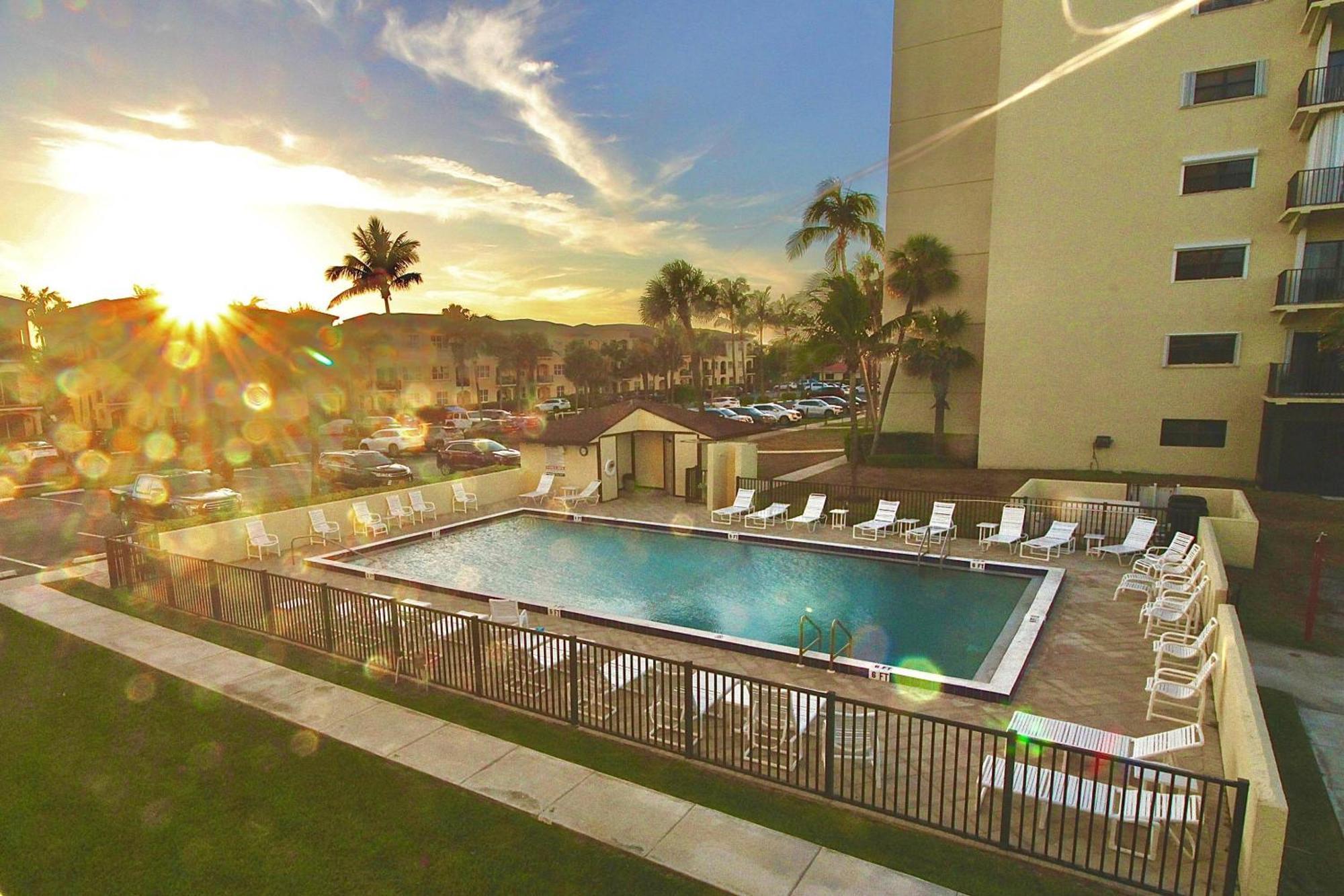 Ocean Breeze Condo Дженсън Бийч Екстериор снимка