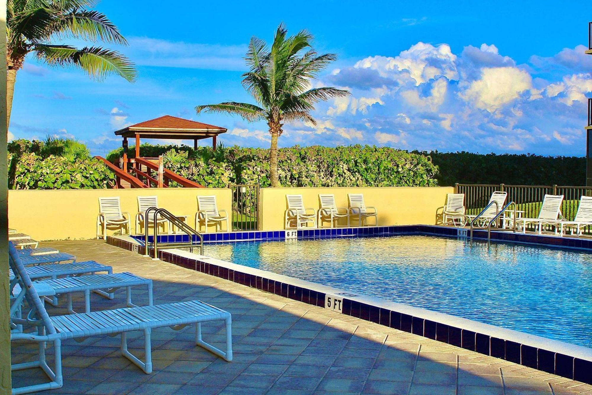 Ocean Breeze Condo Дженсън Бийч Екстериор снимка