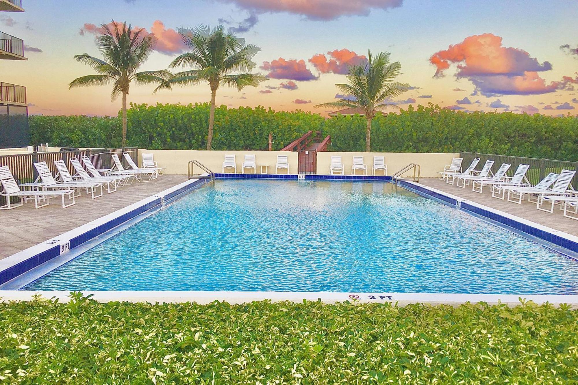 Ocean Breeze Condo Дженсън Бийч Екстериор снимка